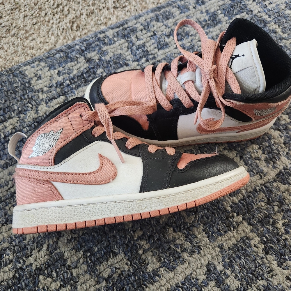 COPY - Little Girl shoes-Like New! - Picture 2 of 16